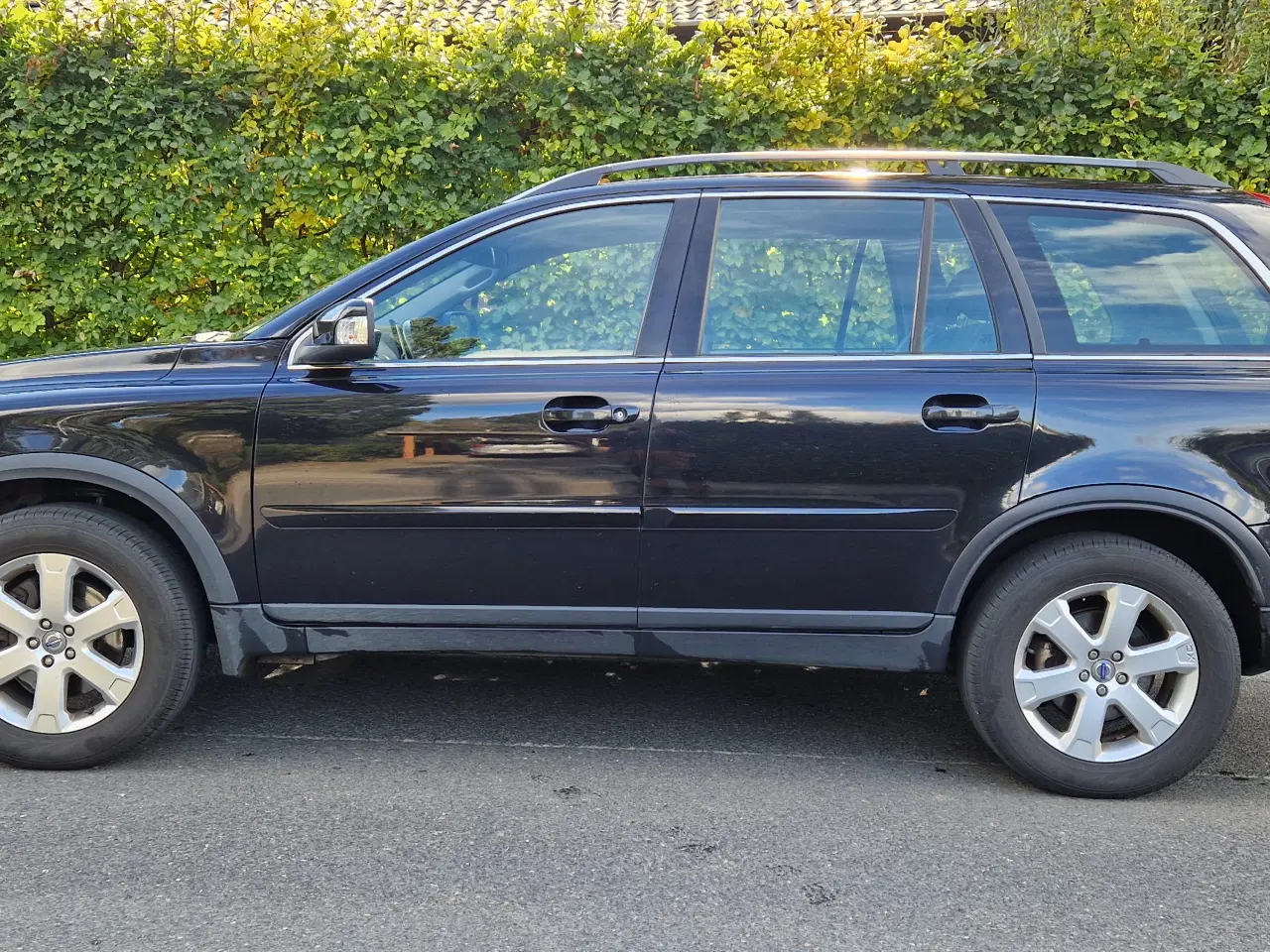 Billede 2 - Volvo XC90 2,5 D5 aut. 7-pers. Sort m sort læder 