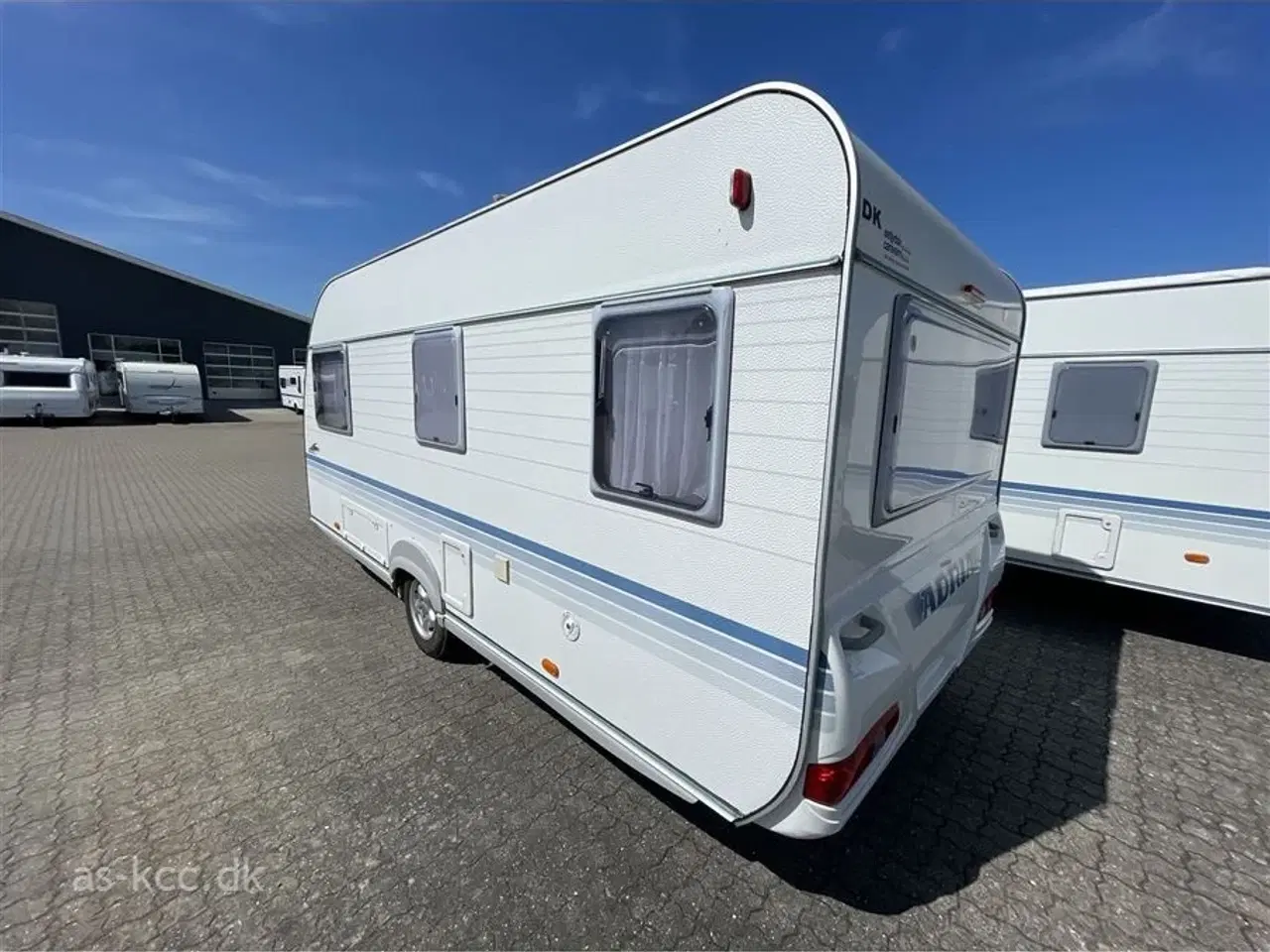 Billede 5 - 2006 - Adria Adora 472 LU   Adria Adora 472 LU årgang. 2006 Incl Isabella 3 m Commodore Dawn, mover, tæpper i vognen