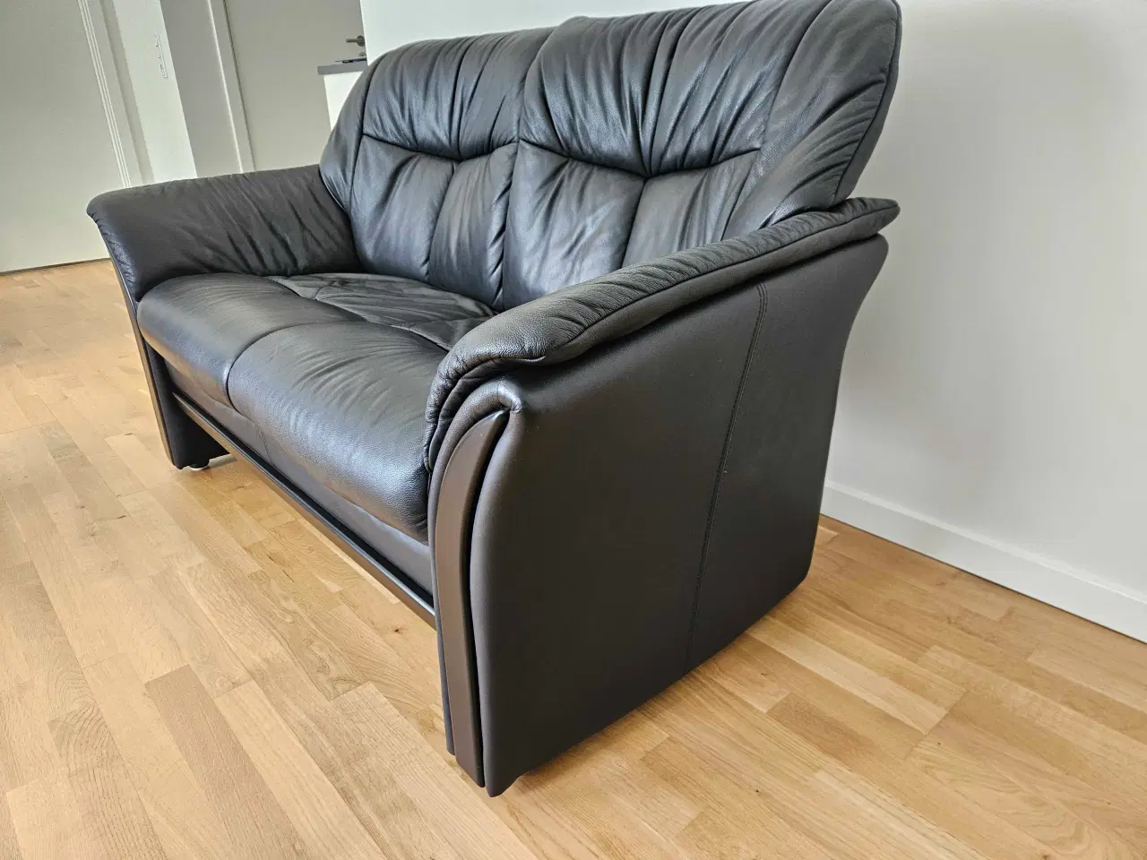 Billede 5 - 2 pers. sort lædersofa