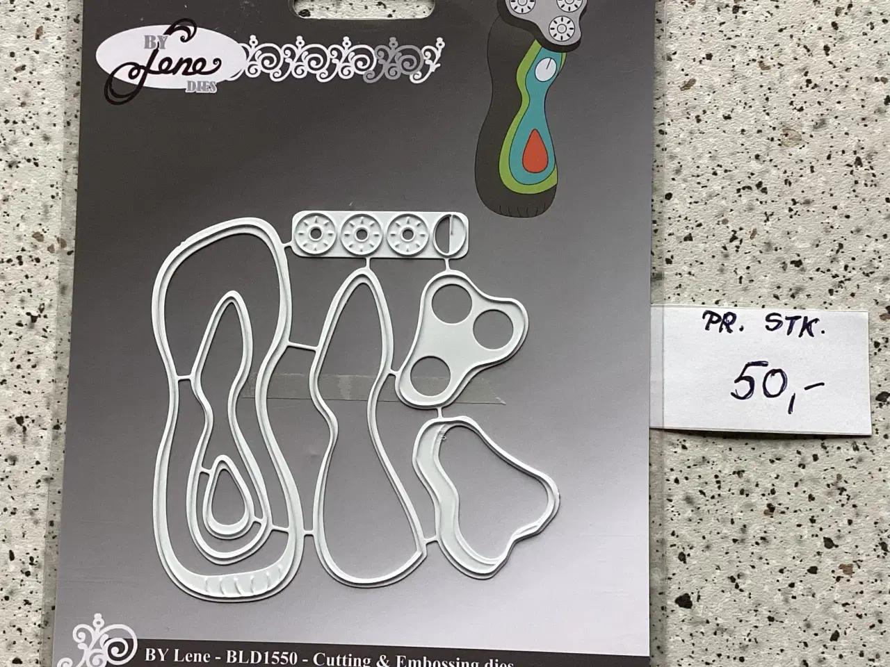 Billede 1 - Scrapbook dies, forskellige sæt, punch mm.  Fra