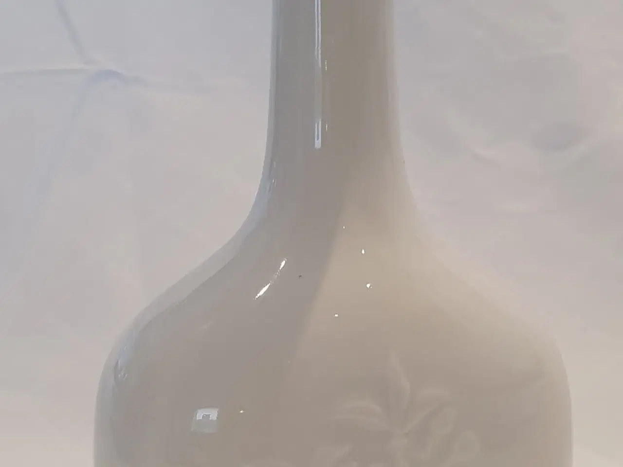 Billede 1 - Flaske med prop/eller hvid vase med blomstergren