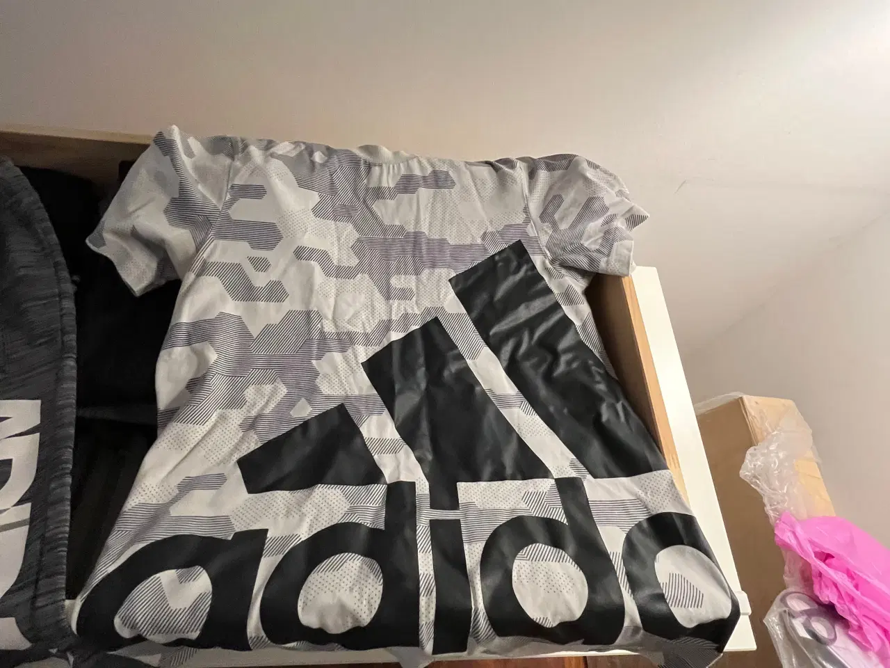 Billede 4 - Adidas sæt str.164