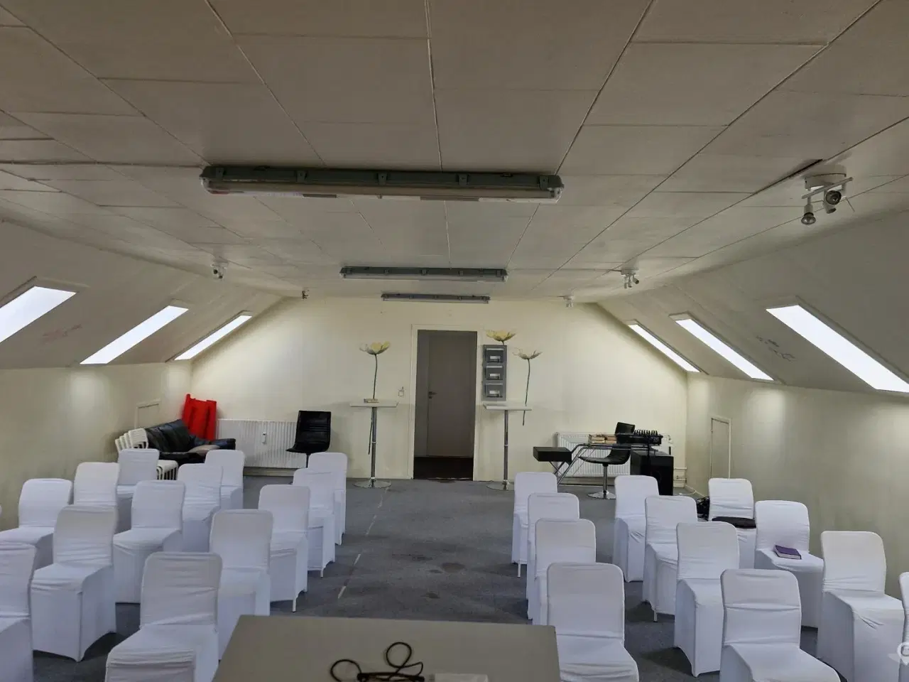 Billede 2 - Velegnet til forening/Uddannelse eller kontor brug...