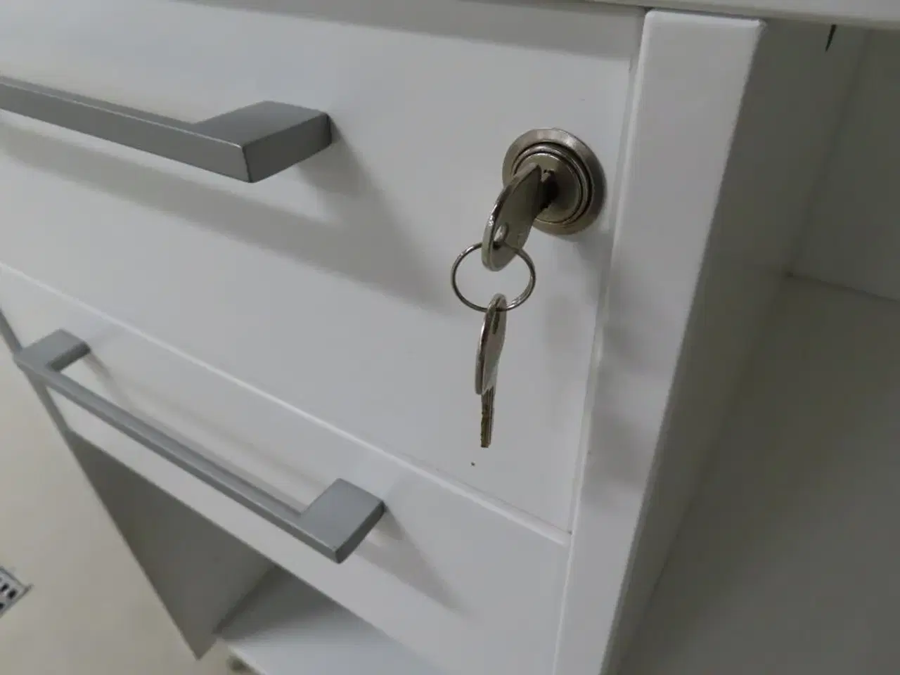 Billede 1 - Kommode - DENCON inkl. Nøgle