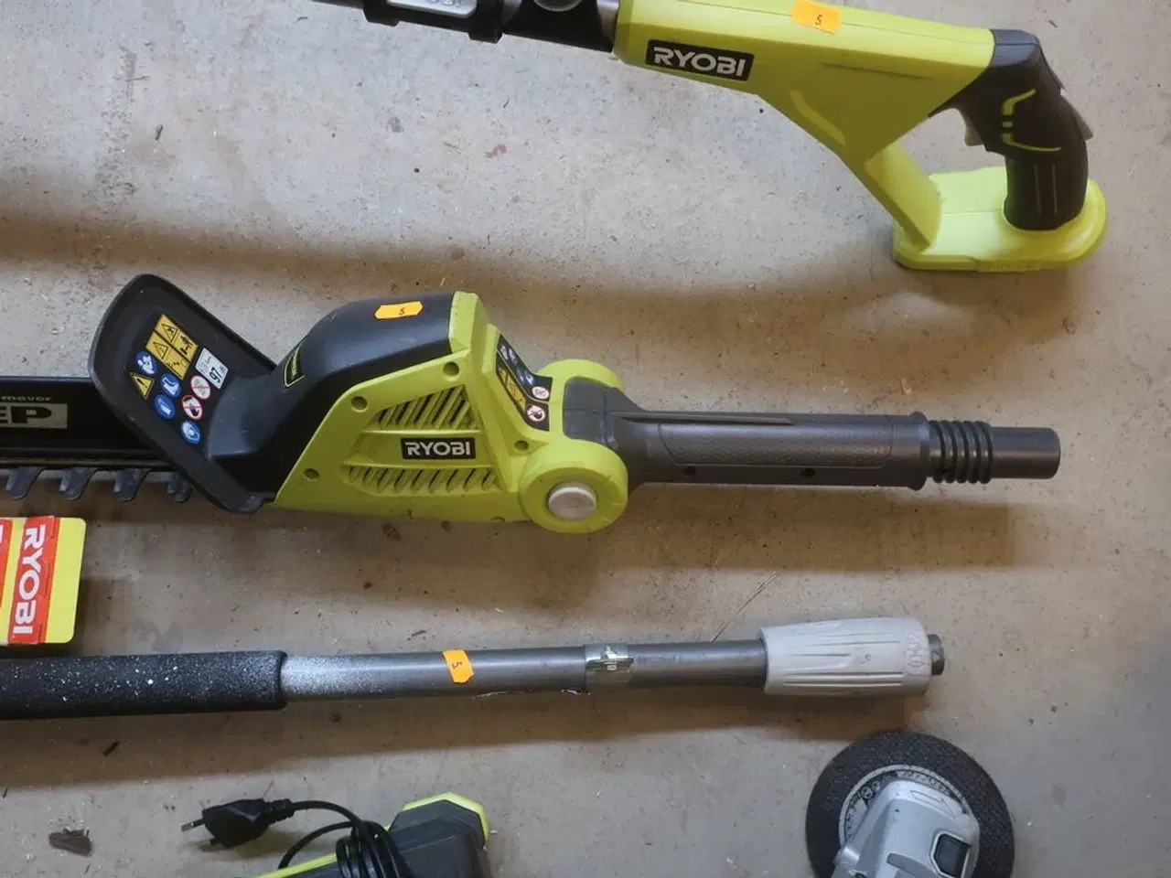 Billede 10 - Boremaskine, vinkelsliber mv. RYOBI Model: 5NR19/66-2, RAG18125, RID18X, Easy Egde, Hegde Sweep,