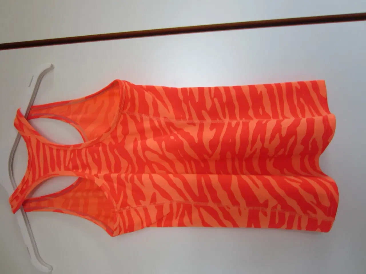 Billede 4 - Træningstrøje - Træningstop i str. S fra H&M