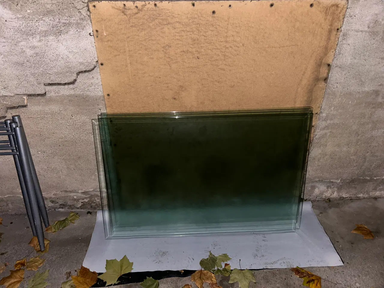 Billede 2 - Gratis : 6 stk. stålborde med glasplade