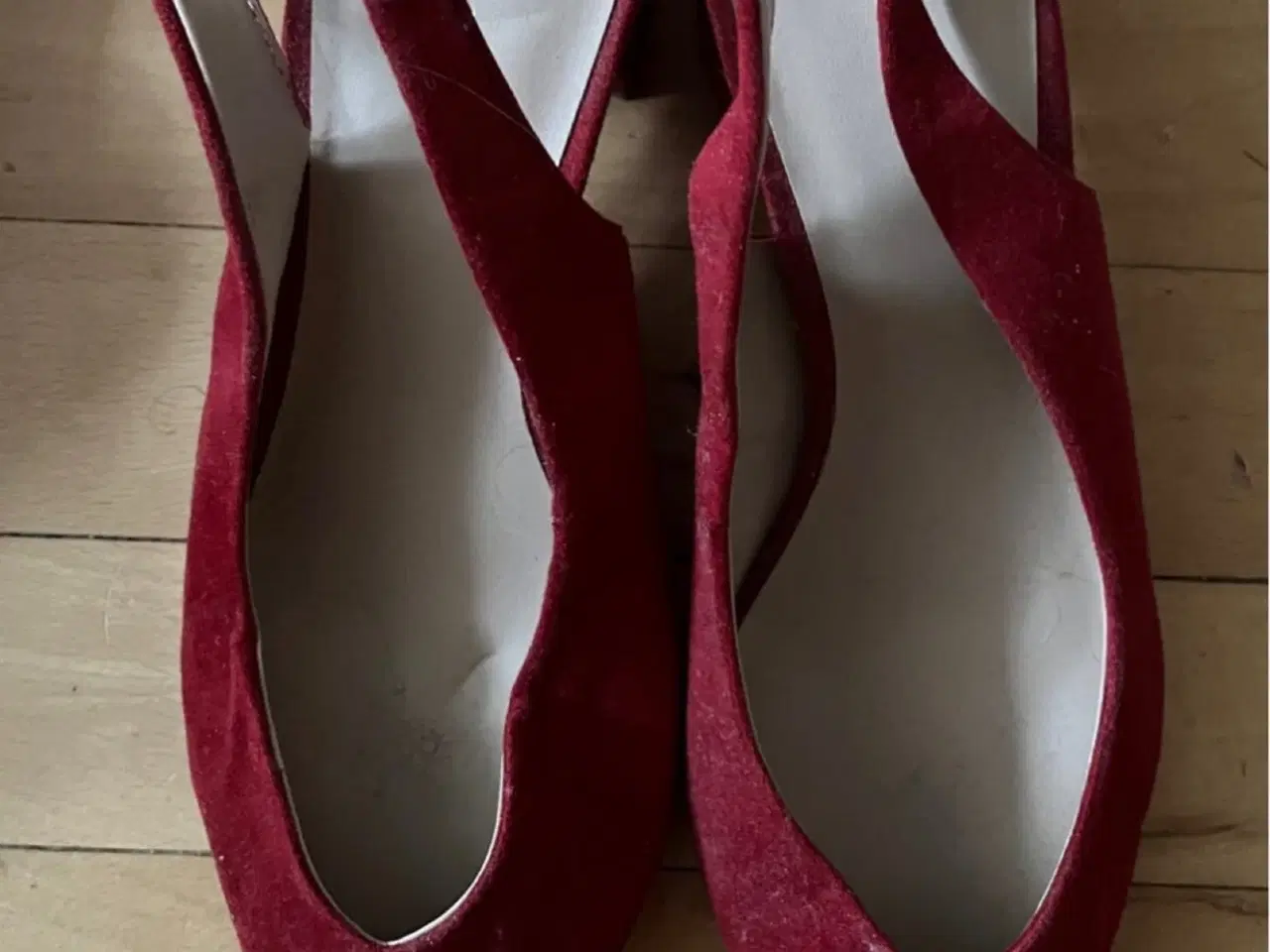 Billede 1 - Nye røde sko