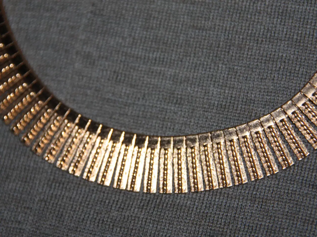 Billede 2 - Halskæde i guld farver bijouteri
