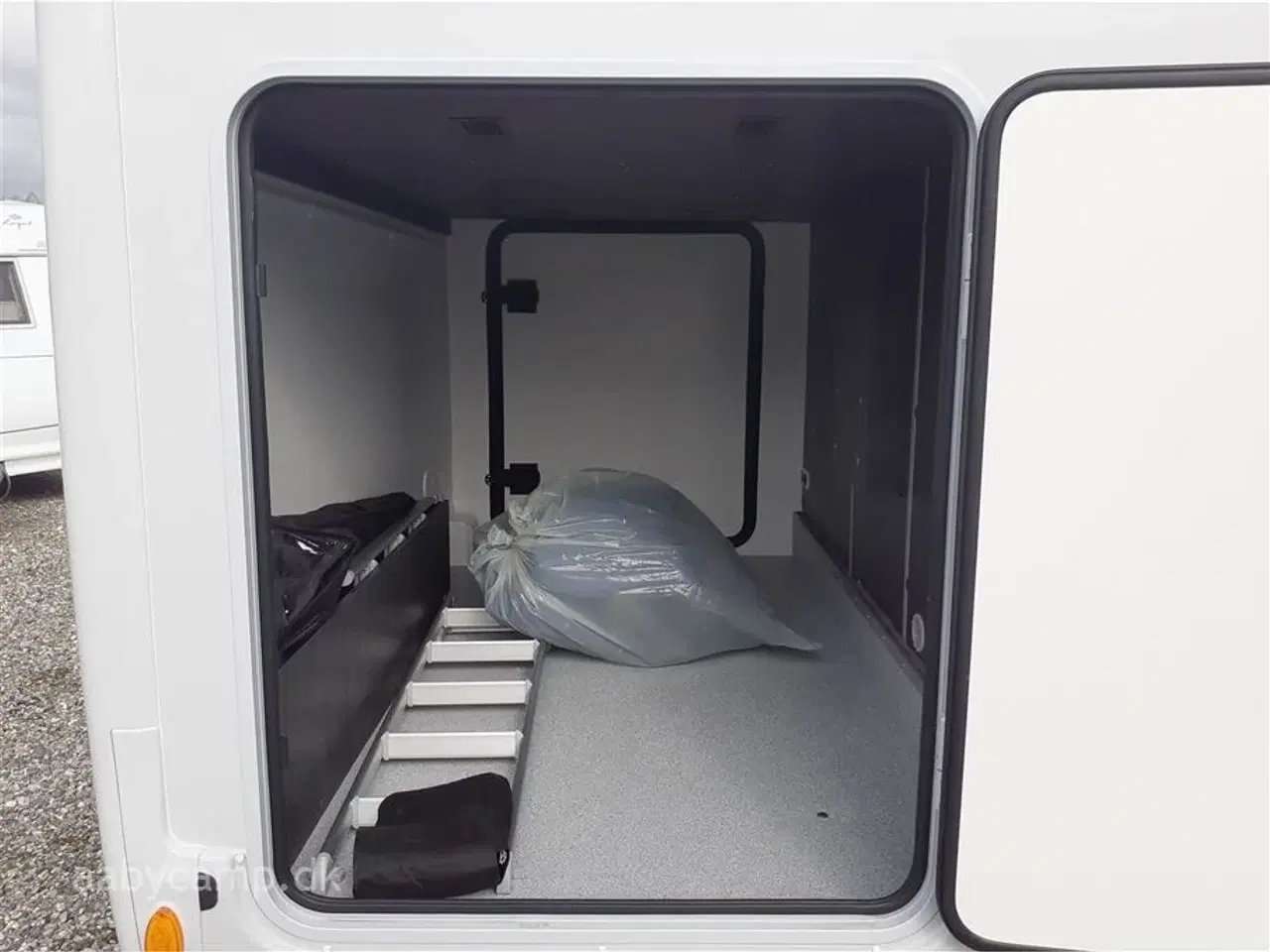 Billede 13 - 2024 - Benimar Mileo 263   Nk pakke. Automatgear. markise. 2x Lithium batteri. solceller. Helårsdæk. lædersæder. cykelstativ.