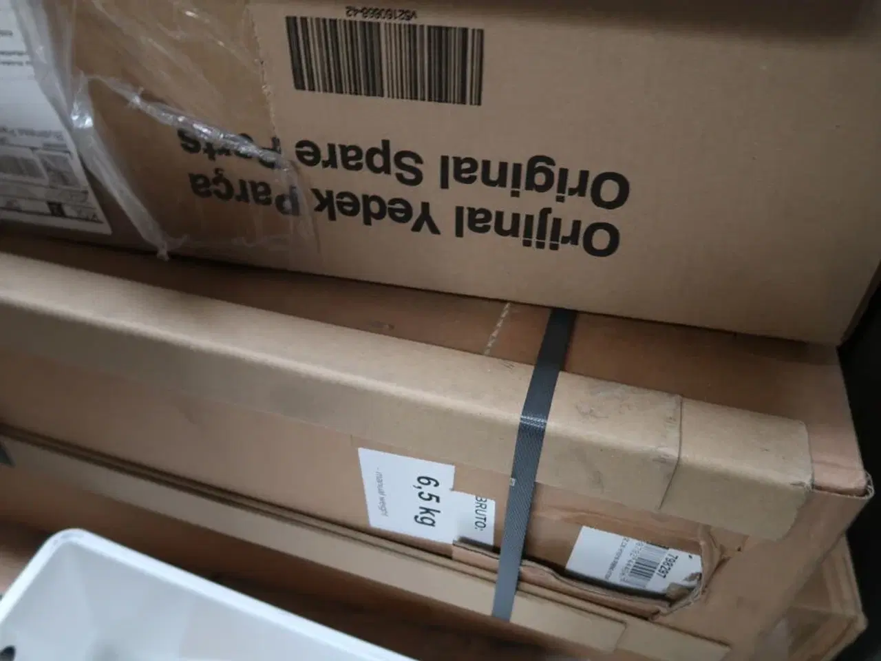 Billede 4 - Palle med div. Reservedele bl.a. køleskabsdøre m.m.