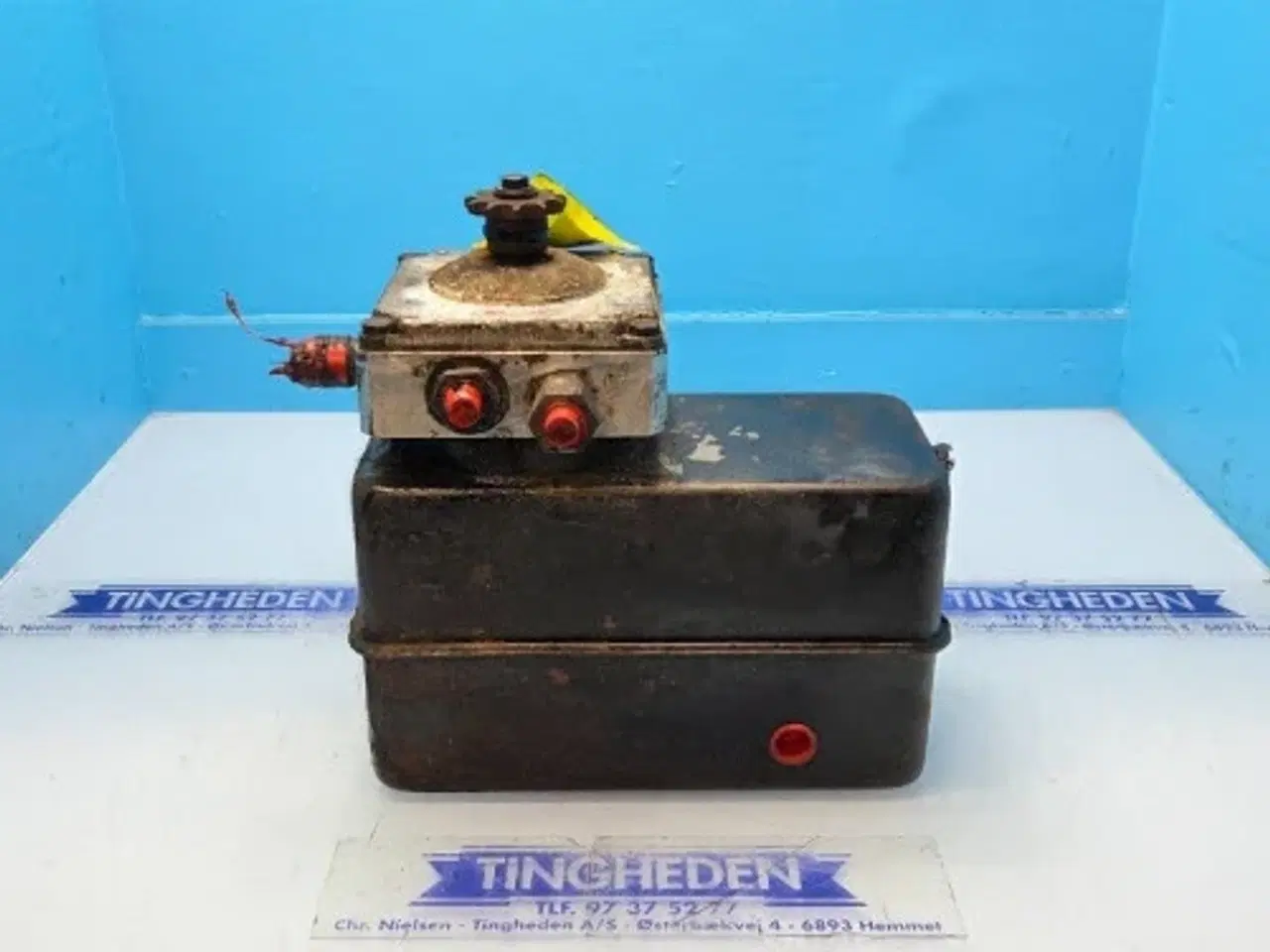 Billede 1 - New Holland BB920 Bremsevæskebeholder 84023034