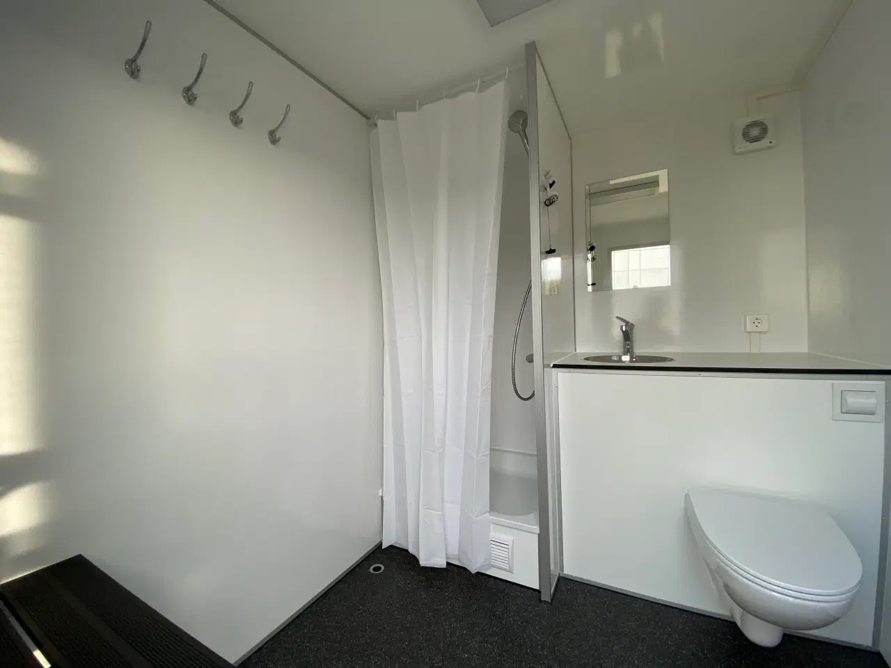 Billede 6 - Type 518: Toilet--badvogn med 3 separate rum