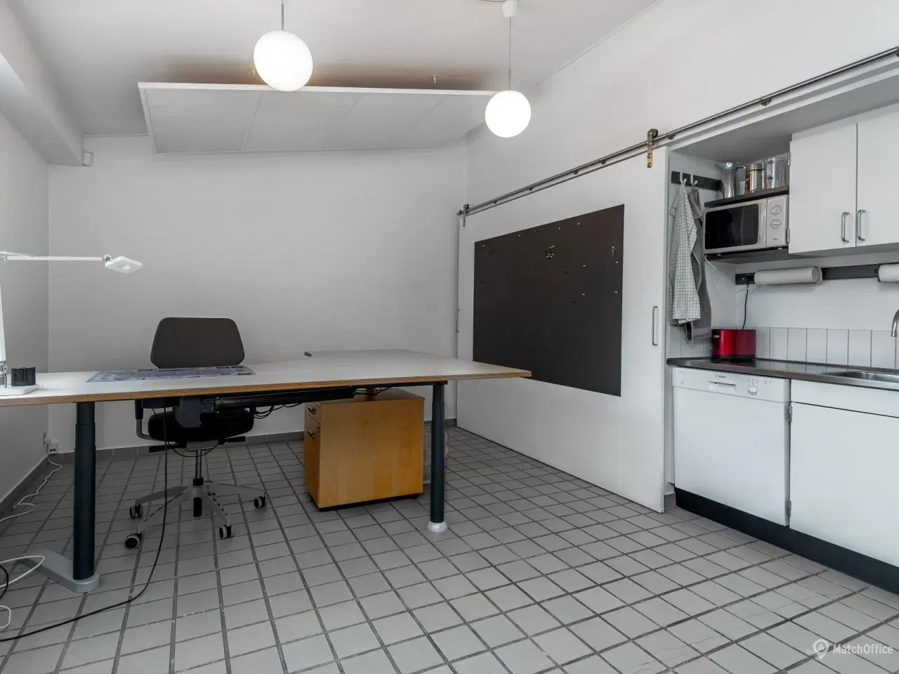 Billede 6 - Indbydende og lyst kontor/showroom med mindre lager.