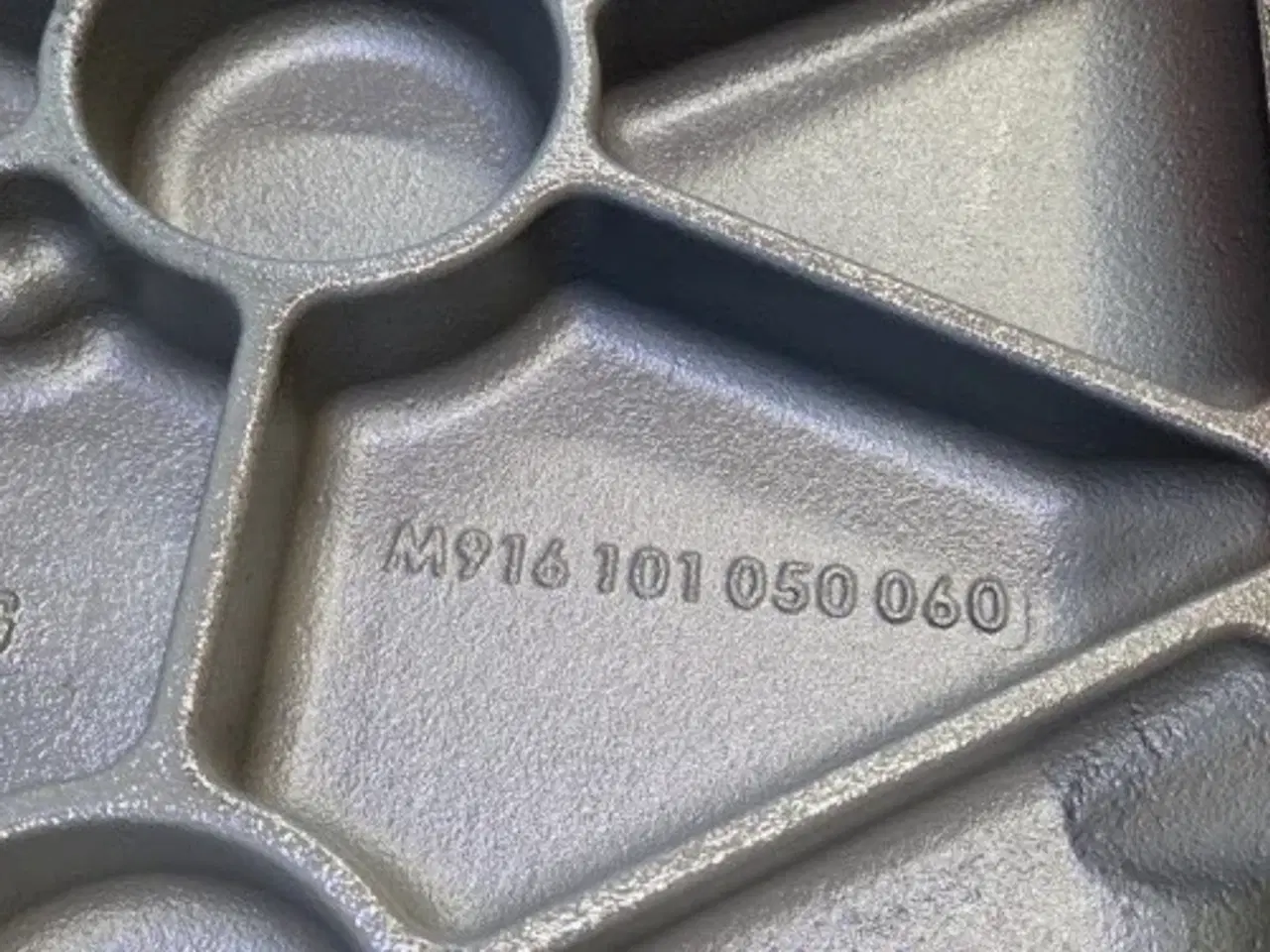 Billede 3 - Valtra S394    Dæksel   916101050060