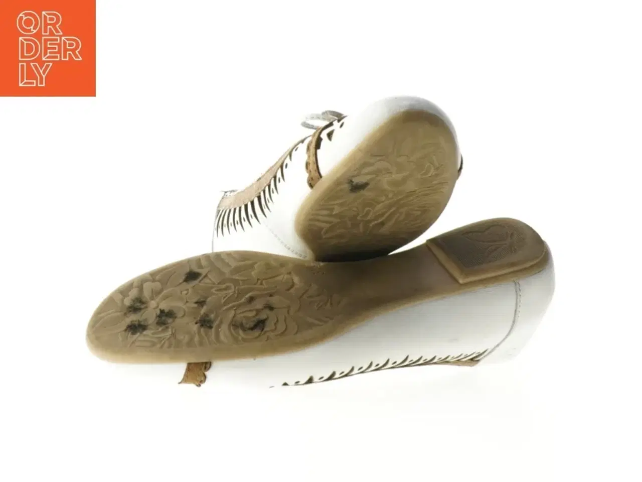 Billede 4 - Hvide kvinde ballerina sko fra Caprice (str. 35 )