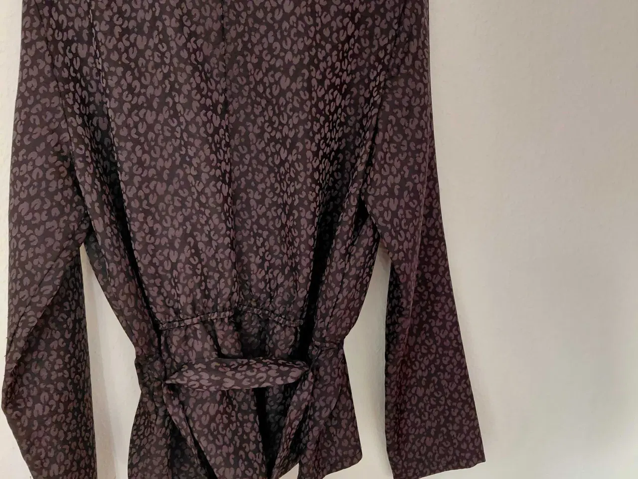 Billede 2 - Fin slå om bluse