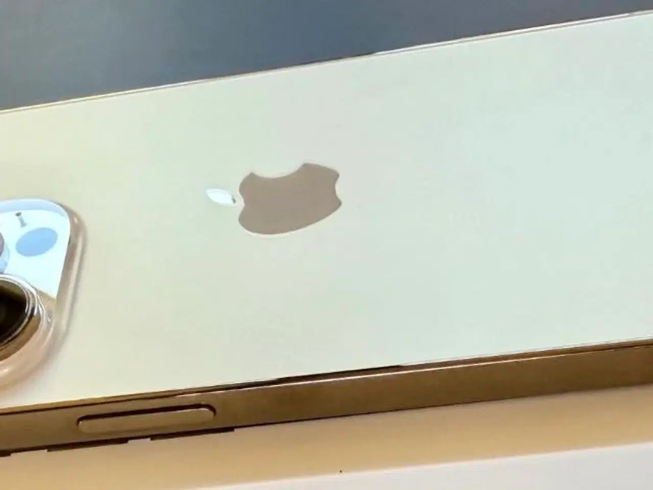 Billede 6 - iPhone 14 Pro • 512 GB • Guld • Flot stand
