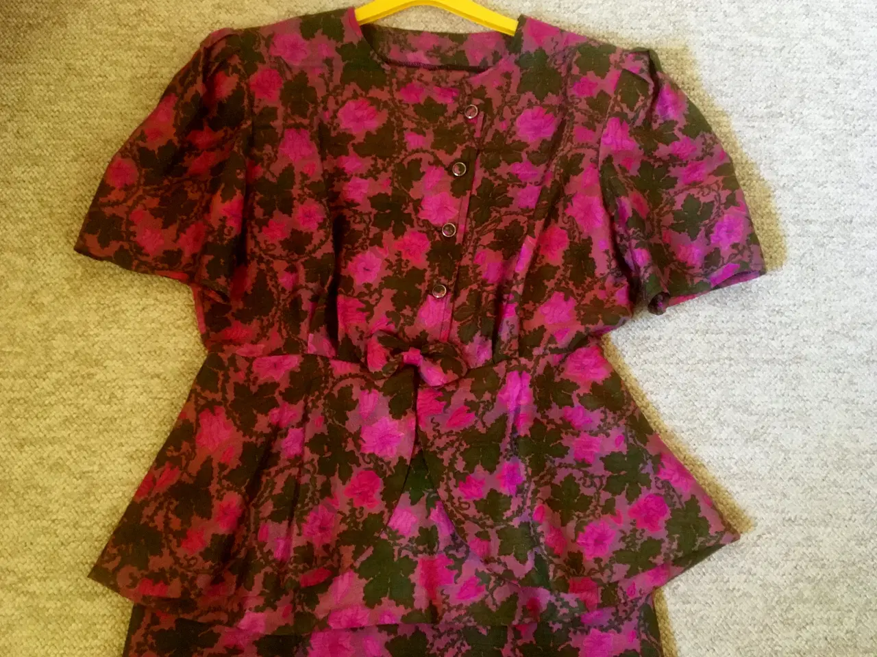 Billede 2 - Festkjole i Thaisilke