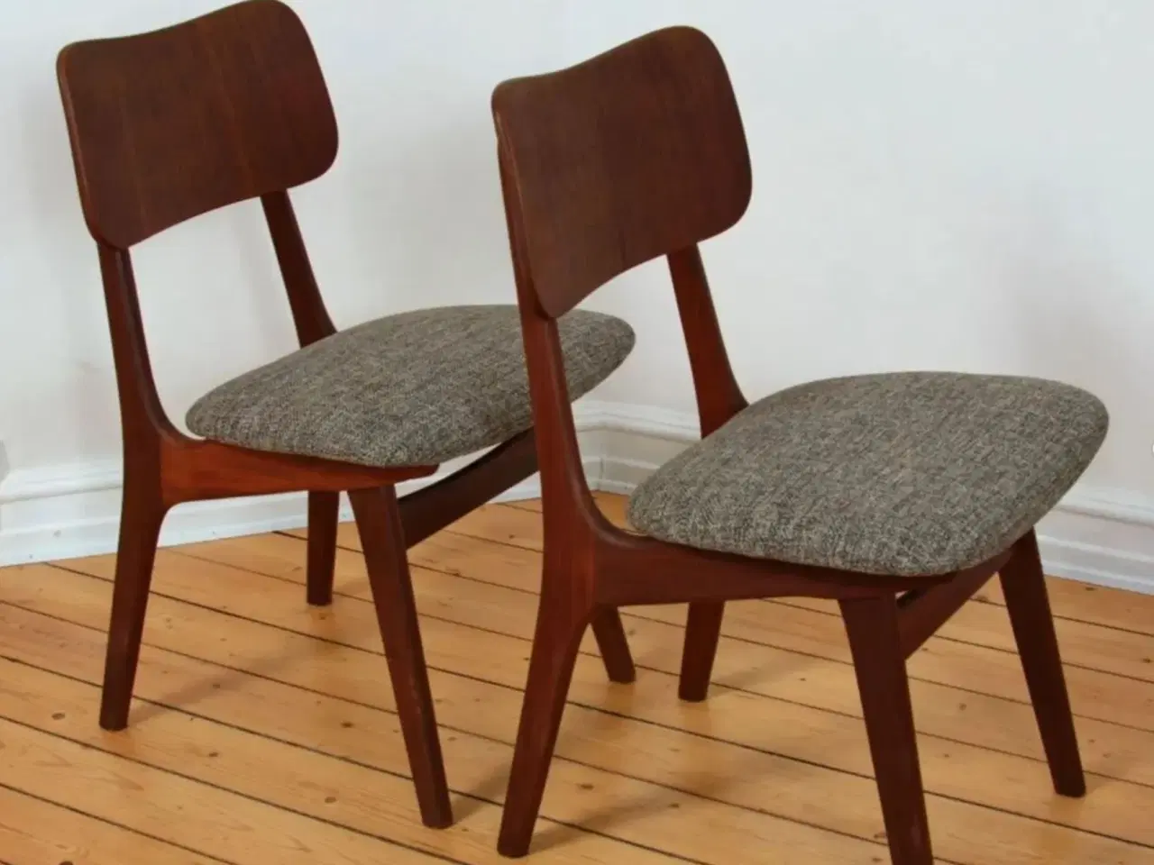 Billede 4 - Til salg er der to vintage stole fra Arne Olsen!