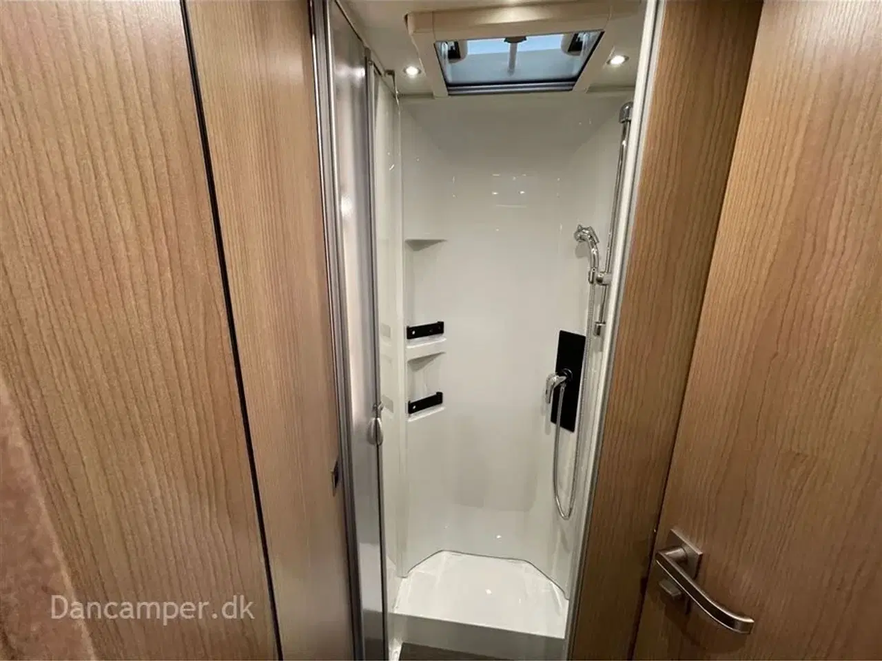 Billede 40 - 2026 - Carthago c-tourer I 145 LE   Design og komfort når det er bedst! MERCEDES 170 Hk, 9-trin aut.gear, adaptiv fartpilot,  4,2/4,5 tons totalvægt