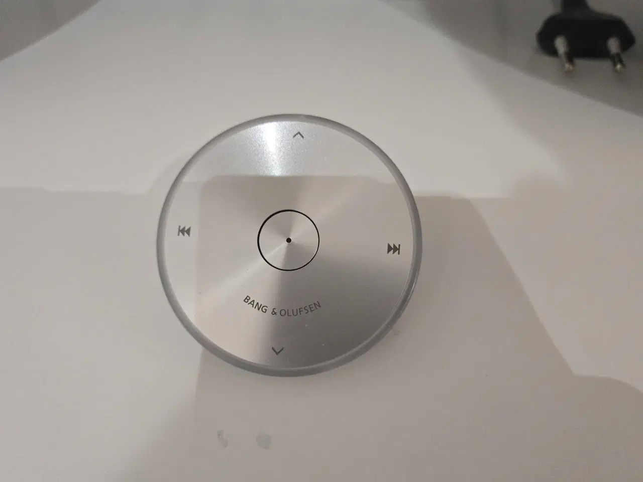 Billede 3 - Lækker Bang og Olufsen A8 Beoplay højtaler med fje