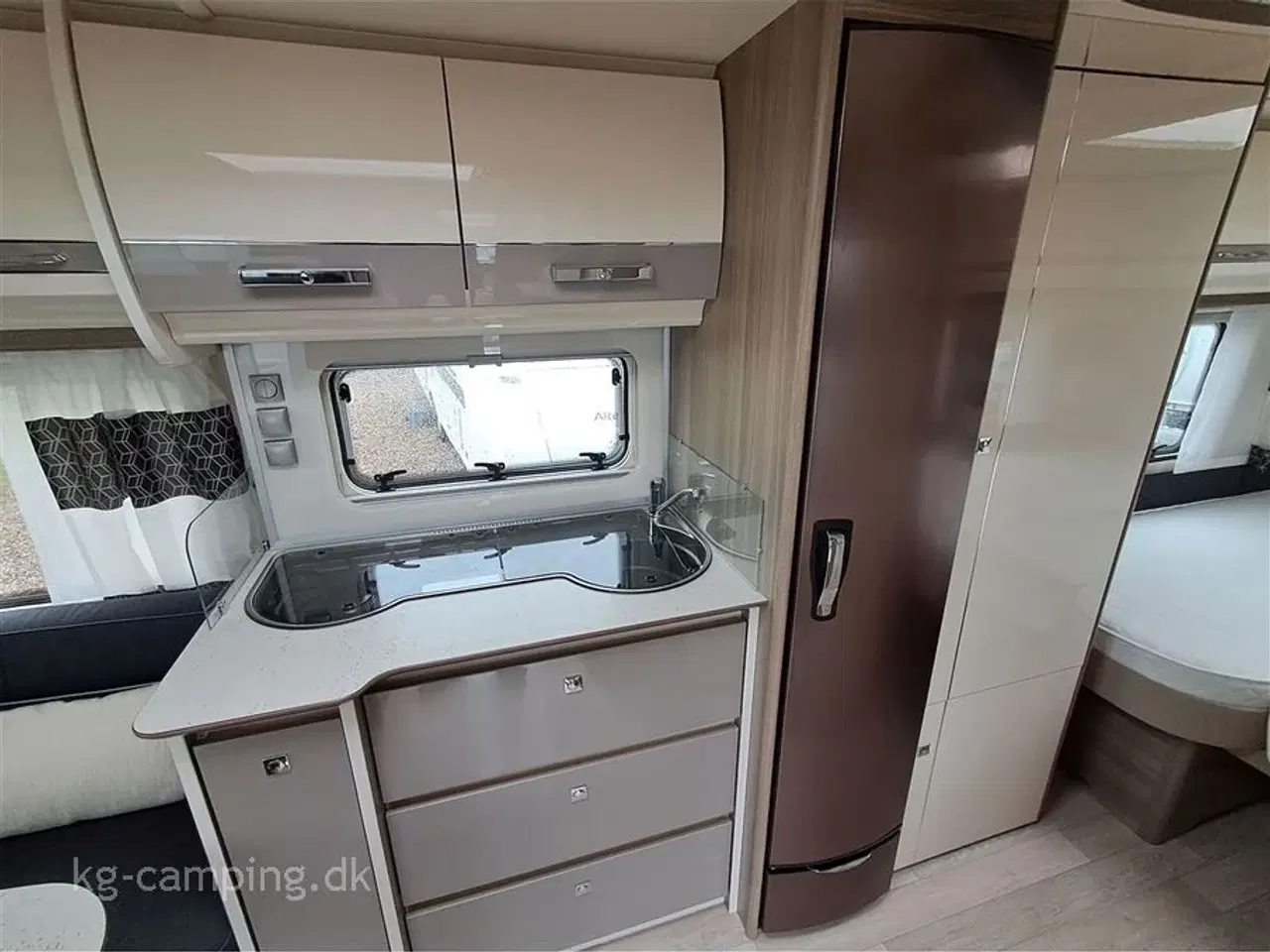 Billede 8 - 2019 - Fendt Tendenza 515 SG   Kvalitetsvogn indrettet med enkeltsenge og sengeudtræk samt THULE 6300 markise, TRUMA XT mover, TRUMA Aircon