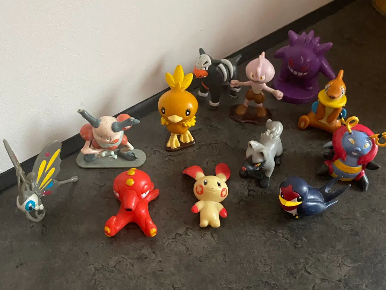Billede 1 - Gamle pokemon figurer sælges. 