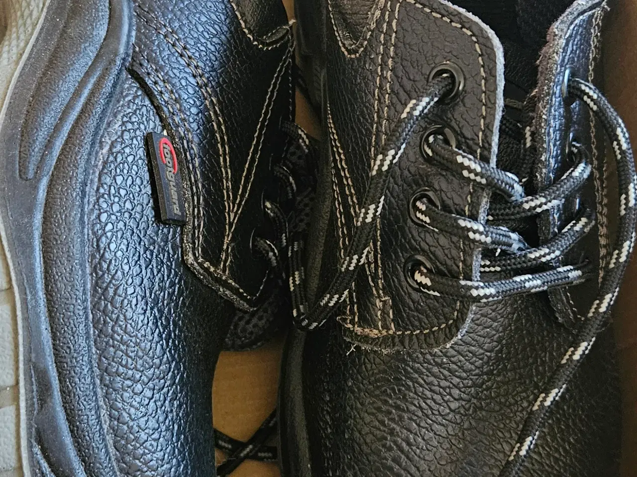 Billede 1 - Dame sikkerhedssko str 39