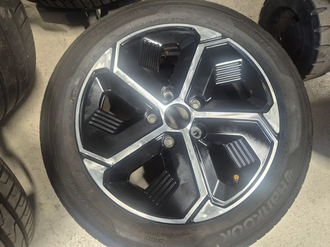 Billede 3 - 5x114,3  16" Originale Kia fælge med sommerdæk 