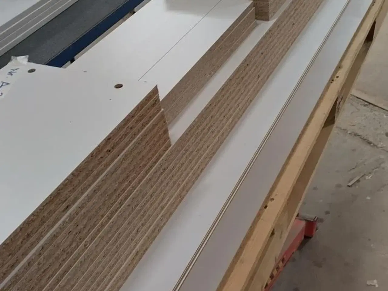 Billede 11 - 4 stk. usamlet højskabe H: 195,2 x B: 50 x D: 34,0 med låge og 16 hylder