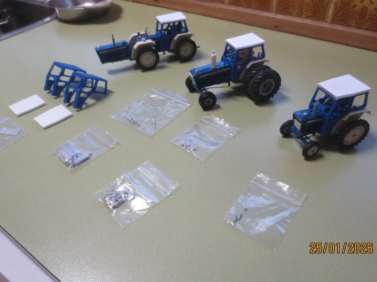 Billede 1 - 2 stk Nye Modeltraktor Tilbehør Førerkabiner