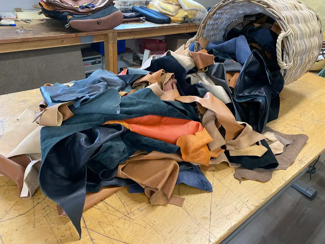 Billede 3 - Læder rester fra møbelpolstring