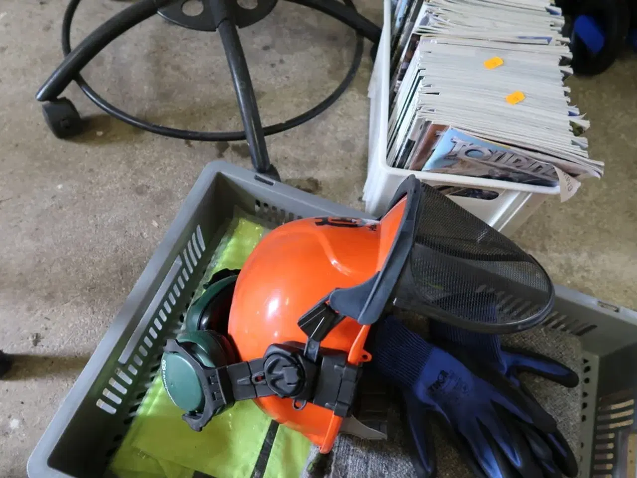 Billede 2 - Sikkerhedshjelm samt høreværn HUSQVARNA