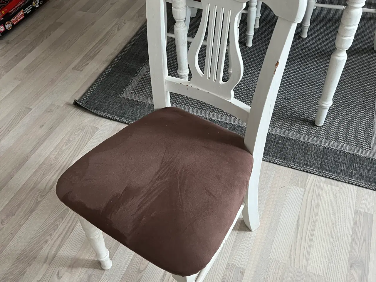 Billede 2 - Spisebord med 6!stole 