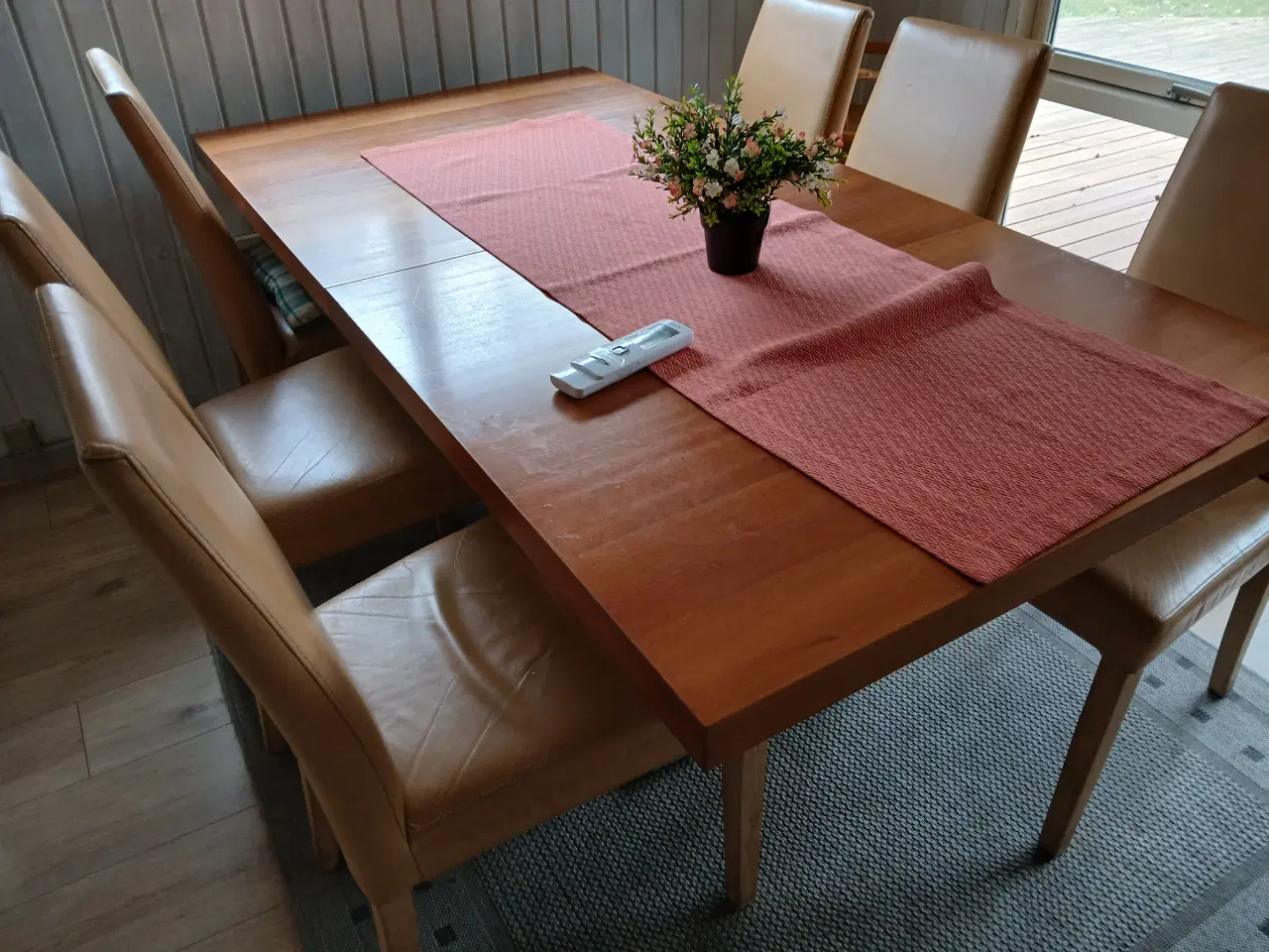 Billede 2 - Rigtig godt og solidt spisebord med 6 stole 