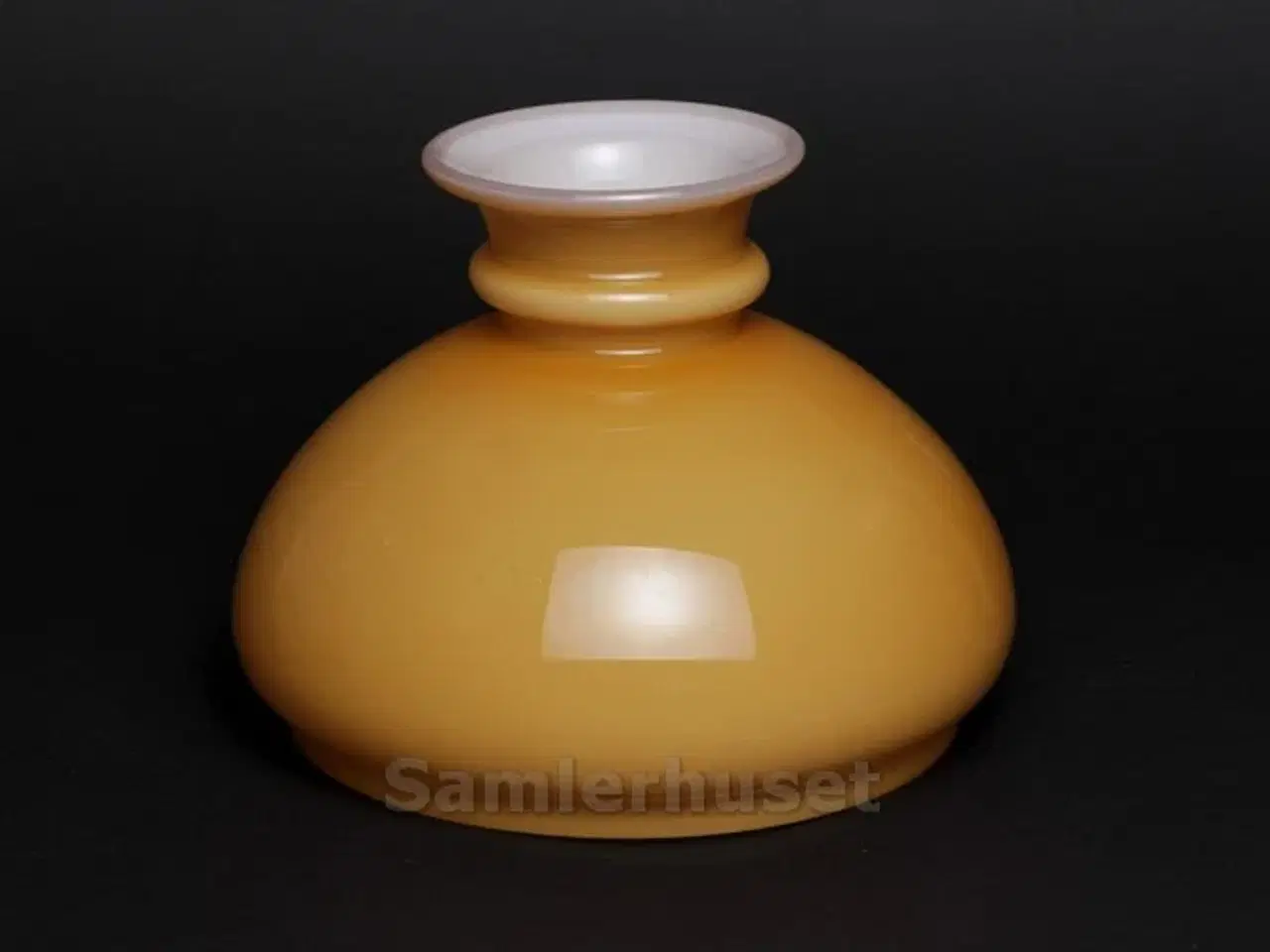 Billede 1 - Lampeskærm - Holmegård - Karamel Lys - Højde 13,4 cm - Diameter 17,0 cm.