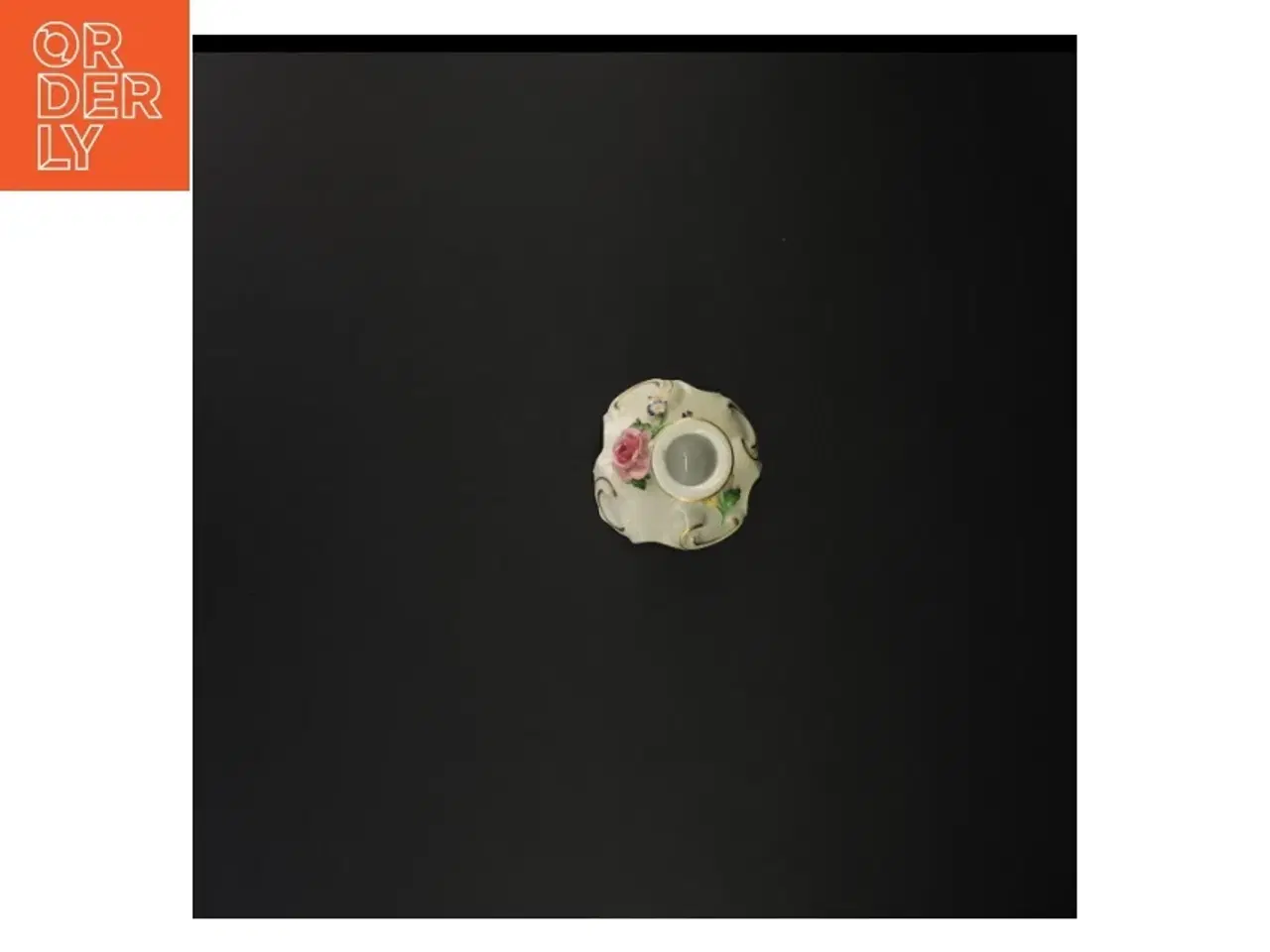 Billede 3 - Porcelænslysestage med blomstermotiv (str. 8 x 7 cm)