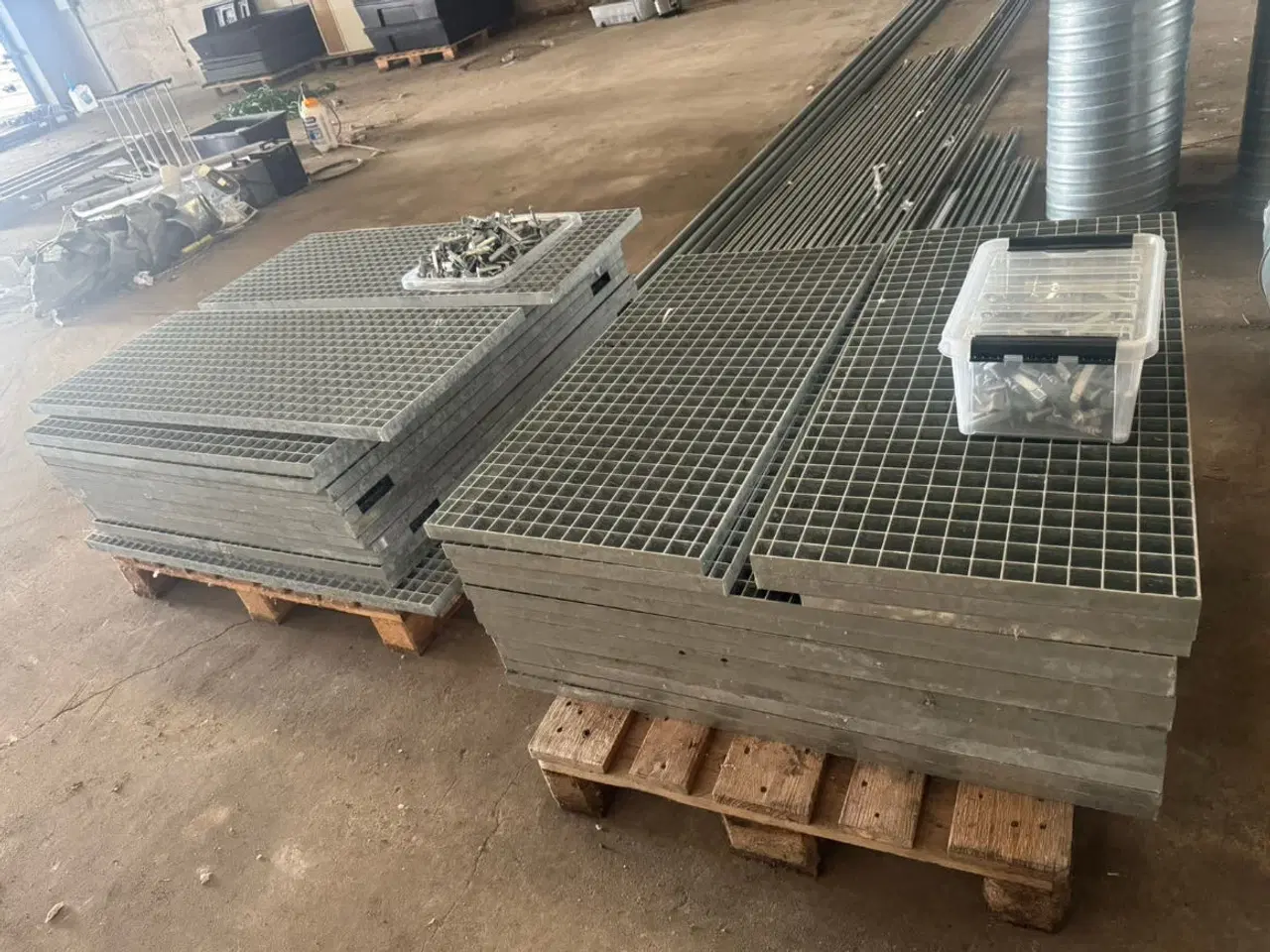 Billede 2 - Galvaniseret Elefantriste Platform med trappetrin