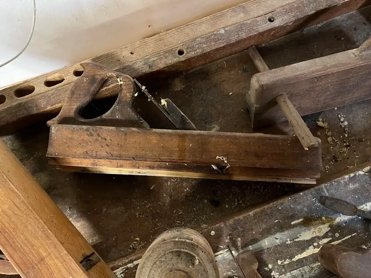 Billede 8 - Ældre Høvlebænk m. træ værktøj