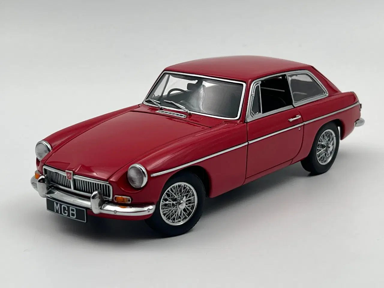 Billede 3 - 1969 MGB GT Coupe Mk2 - AUTOart - 1:18