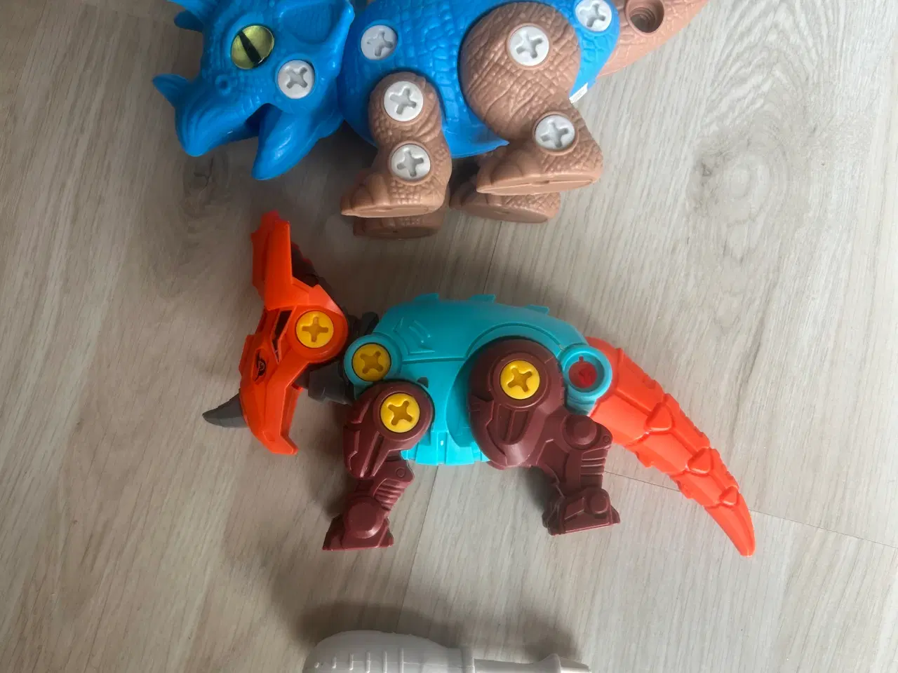 Billede 1 - dinozaurų byggesæt. 