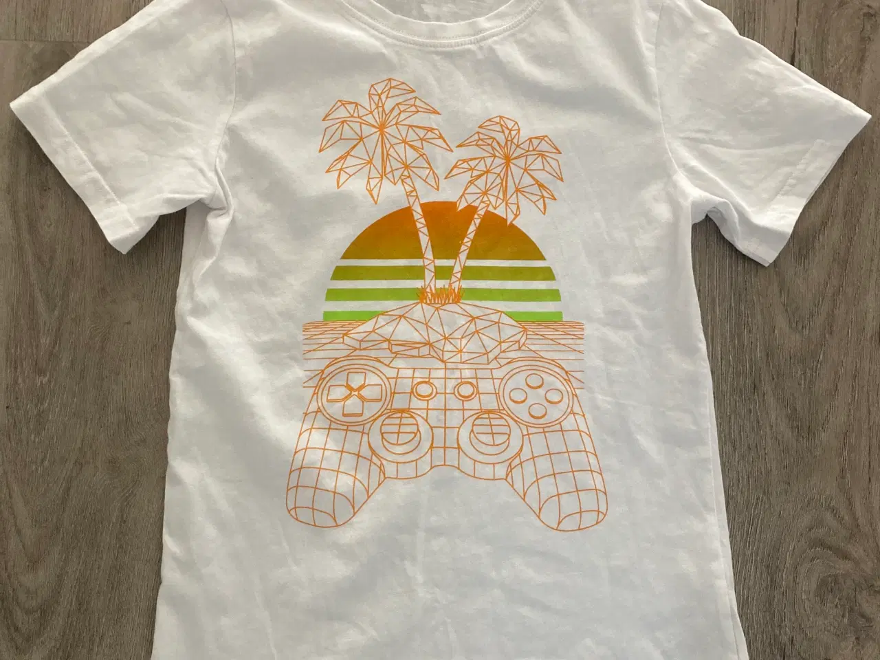 Billede 1 - T-shirt i str. 134/140