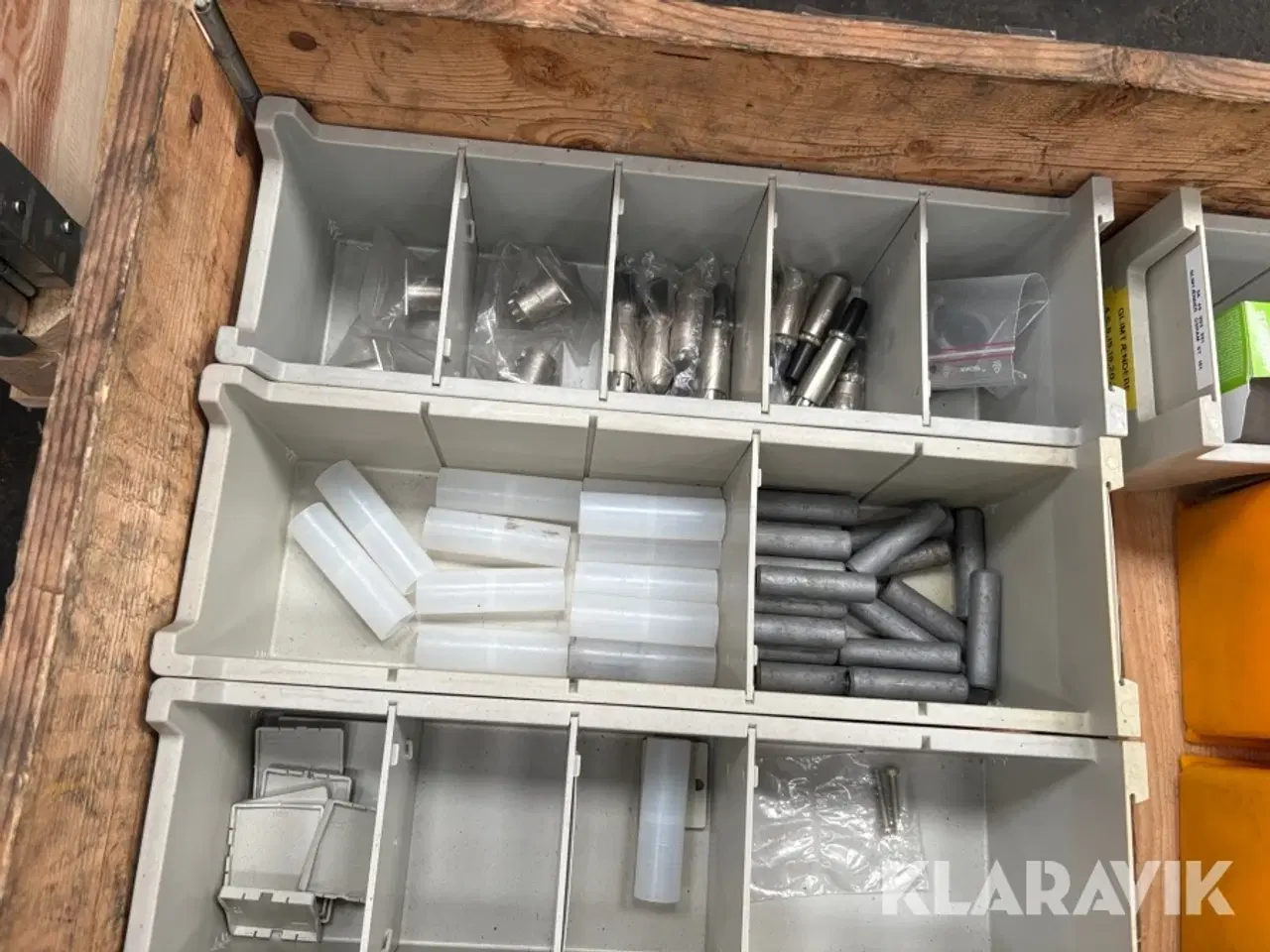 Billede 11 - Pærer og el-udstyr 3 paller