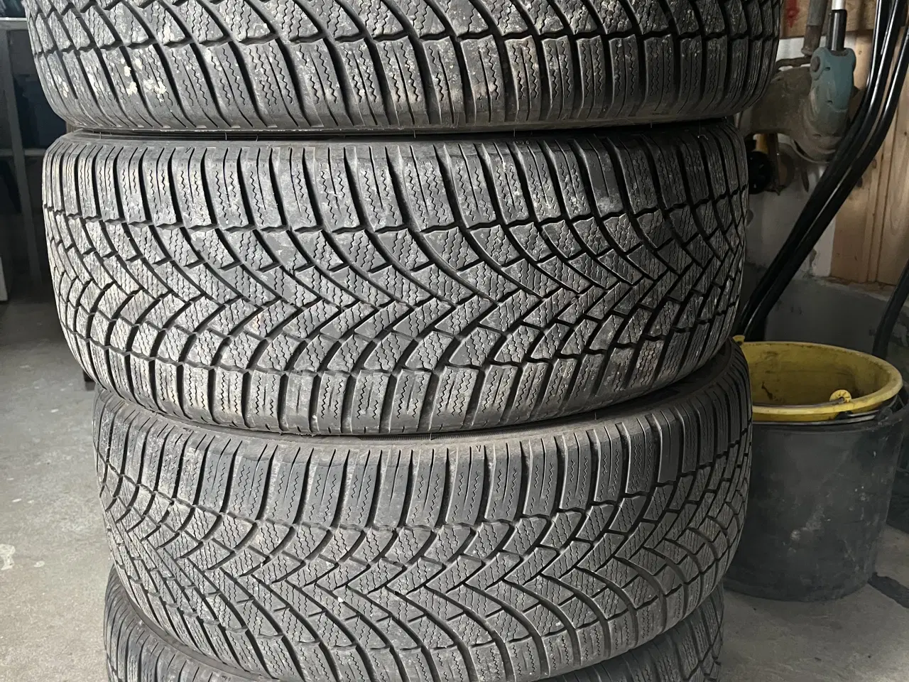 Billede 1 - Brigdestone vinterdæk 215/50/19