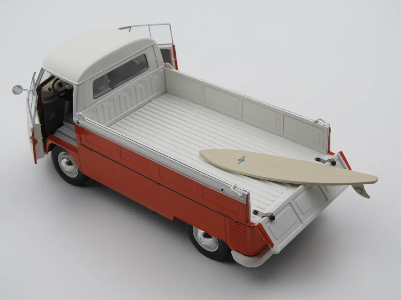 Billede 4 - 1963 VW T1 Pritsche / Sika m. Surfboard 1:18  