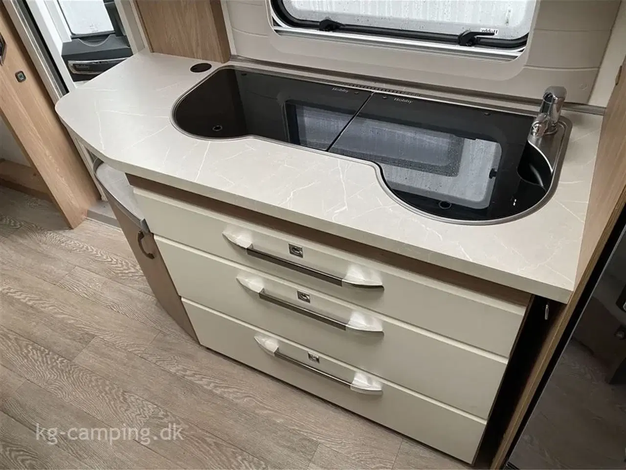 Billede 11 - 2020 - Hobby De Luxe 545 KMF   Velholdt 3-køjers vogn fra Hobby.