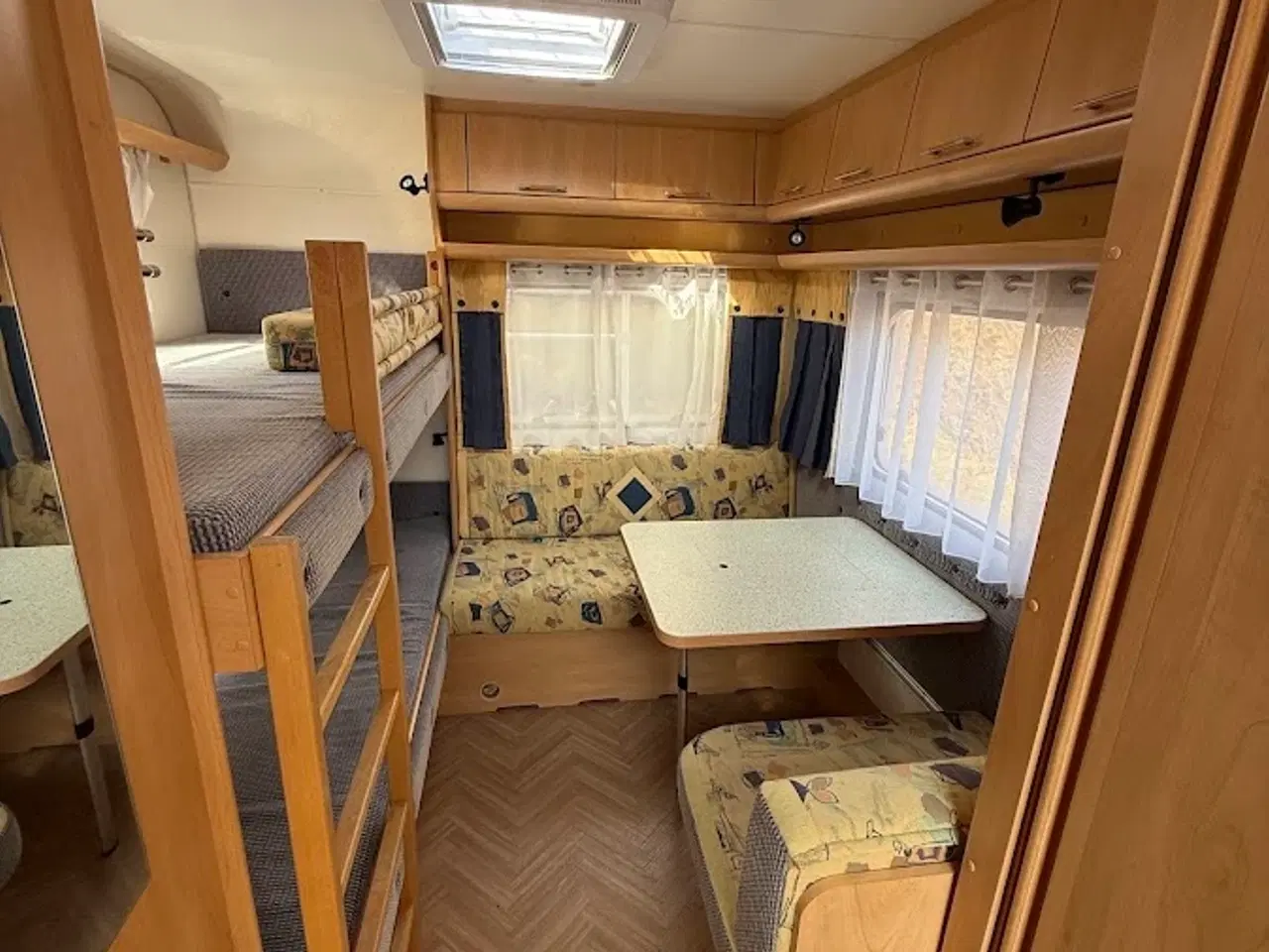 Billede 6 - Familievogn med køjer, fortelt og cykelholdere