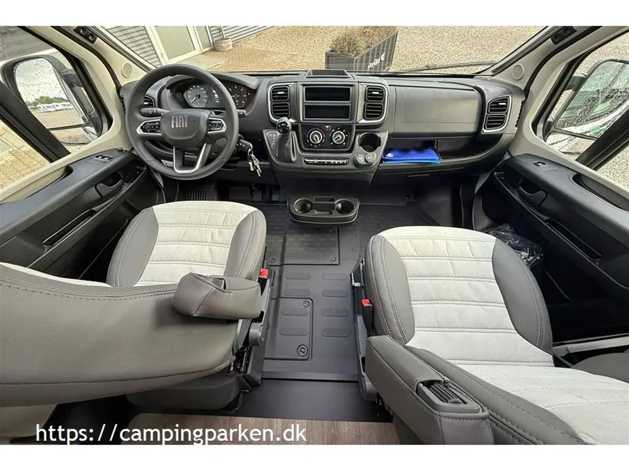 Billede 3 - 2025 - SunLight VAN V66 Adventure   Sunlights populære smalle Van med enkeltsenge - 140hk og automatgear!