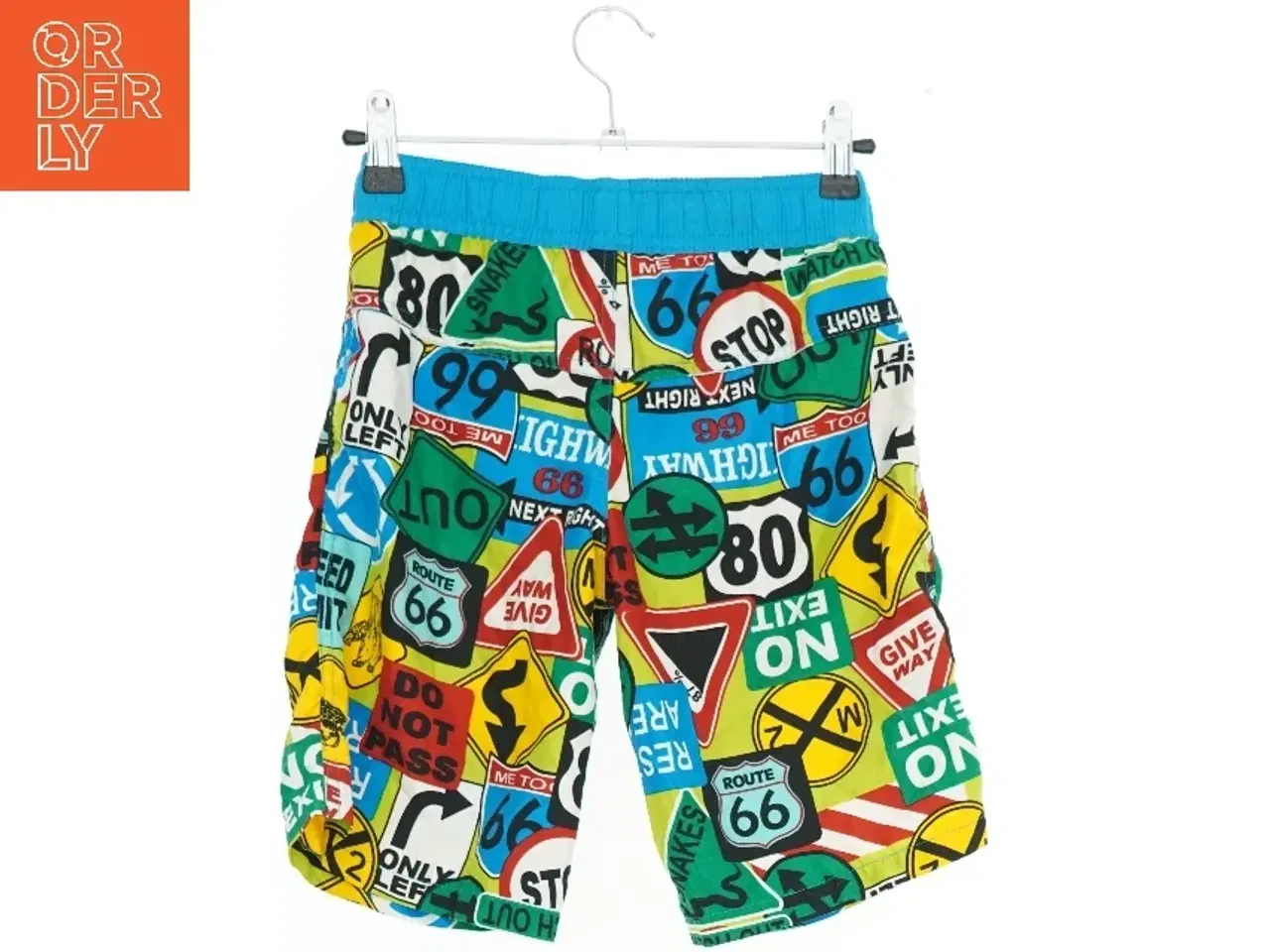 Billede 2 - Farverige shorts med vejskilte-mønster (str. 116)